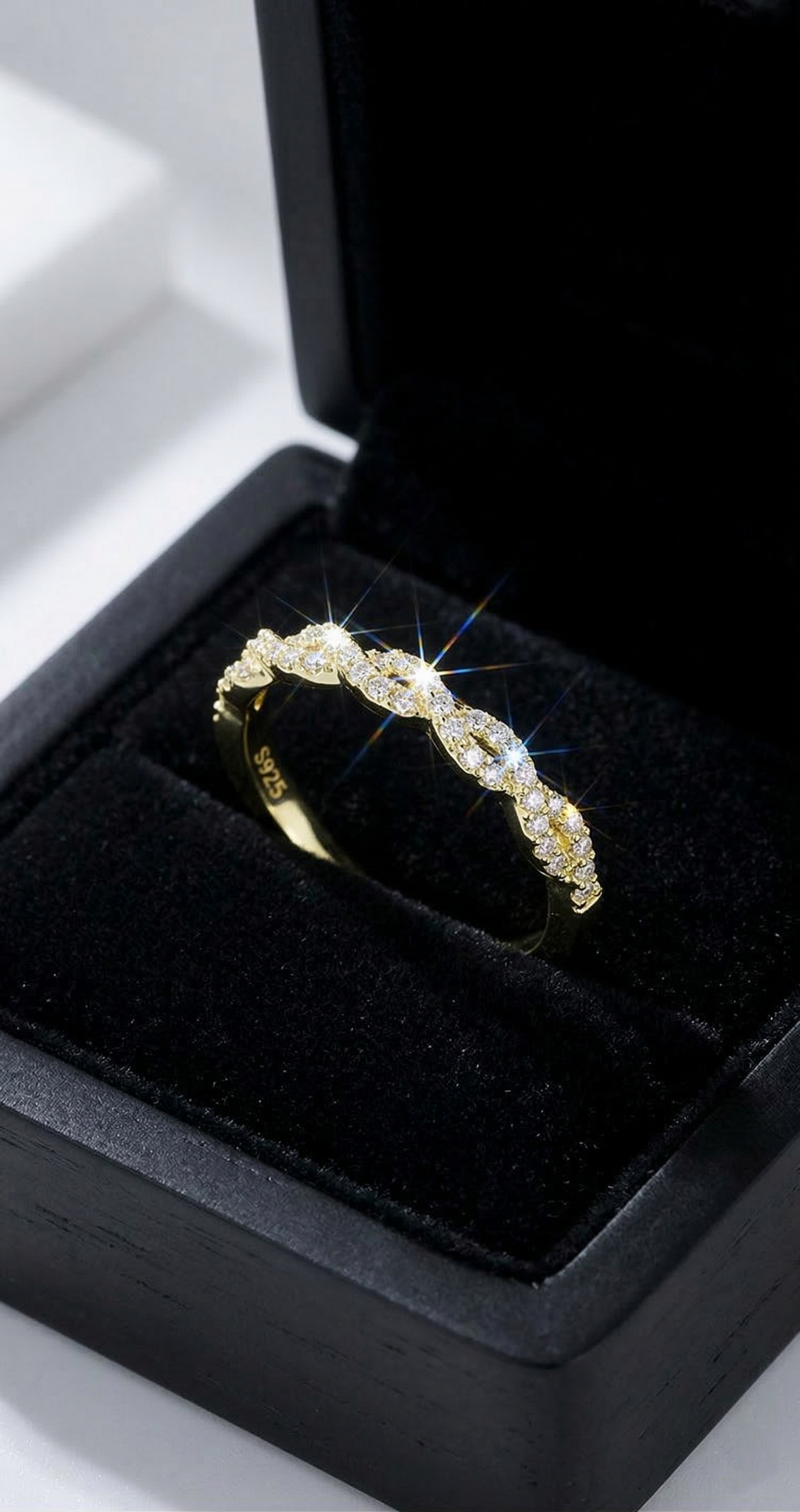 Sparkling Swirl Ring