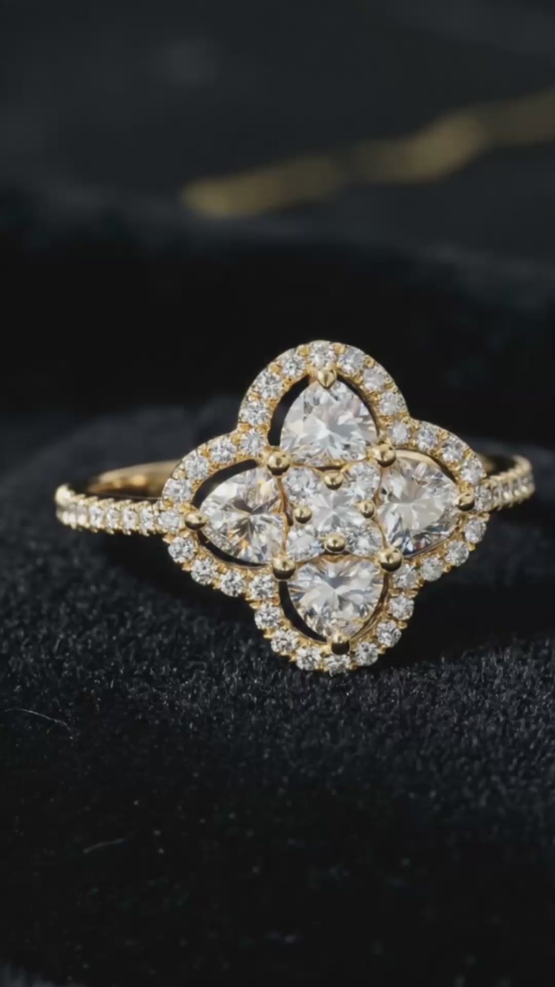 Clover Elegance Ring product video