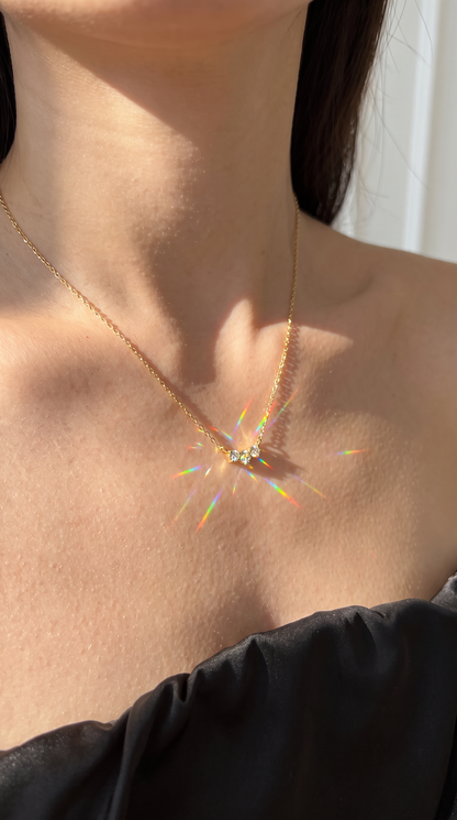 Trinity Glow Necklace Gold